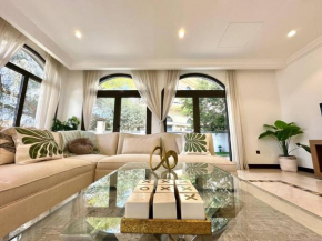 5BR plus maid in Palm Jumeirah Private beach and pool